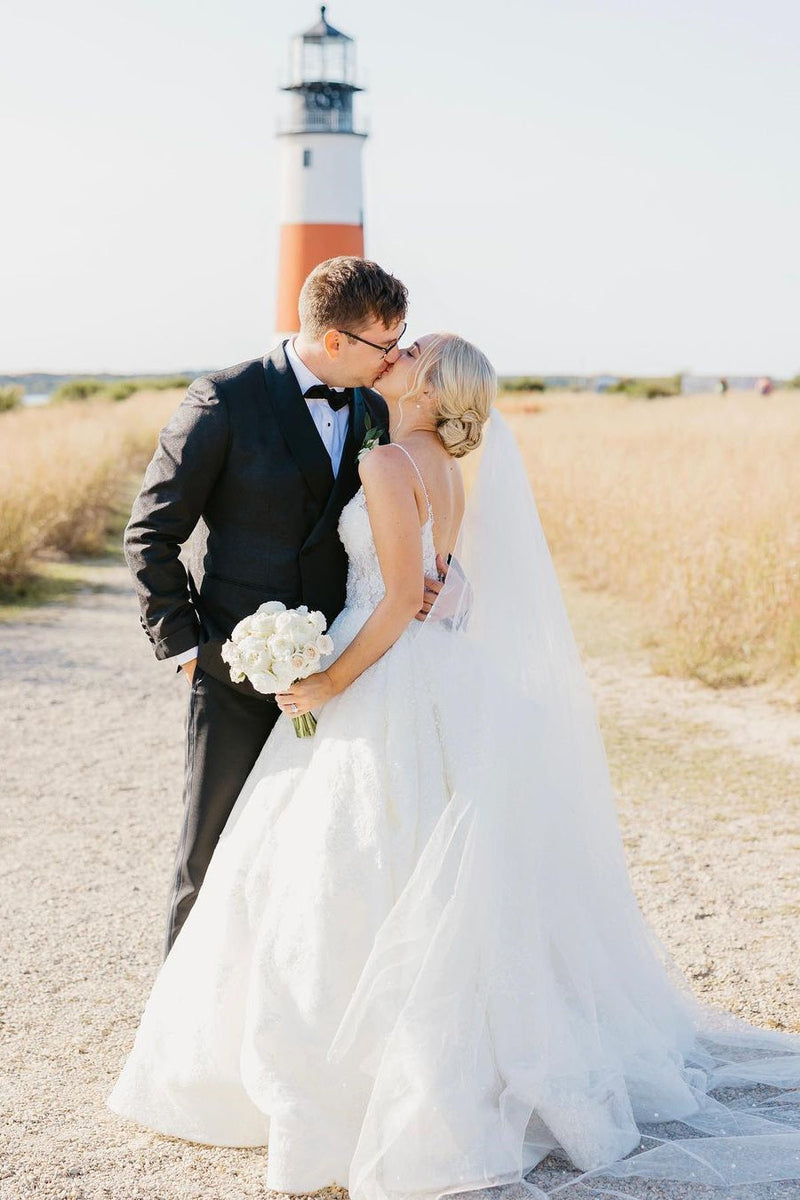 Gorgeous White Backless Wedding Dresses Lace Appliques V-Neck-Ballbella