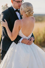 Gorgeous White Backless Wedding Dresses Lace Appliques V-Neck-Ballbella
