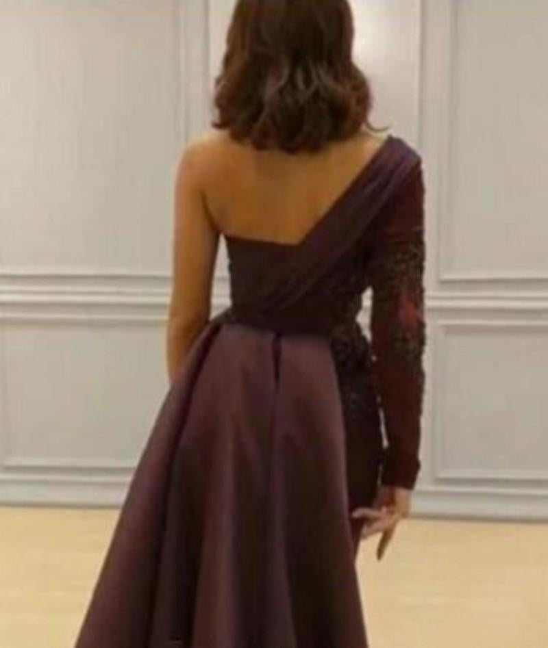 Ballbella offers new Graceful Asymmetric Splicing One Shoulder Appliques Spandex Satin Party Dresses Floor Length Open Back Evening Gowns With Waist Band at cheap prices. It is a gorgeous Column Prom Dresses, Evening Dresses in Satin, Lace,  which meets all your requirement.
