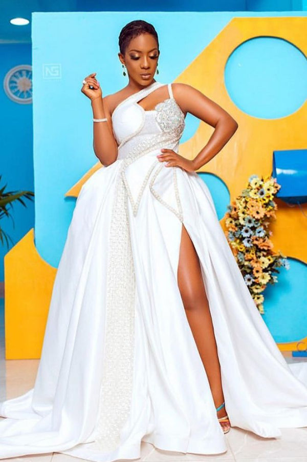 Ballbella offers High Fashion One-shoulder Keyhole Ball Gown Lace Wedding Dress online at an affordable price. Shop for Amazing Sleeveless wedding wedding collections for your big day.