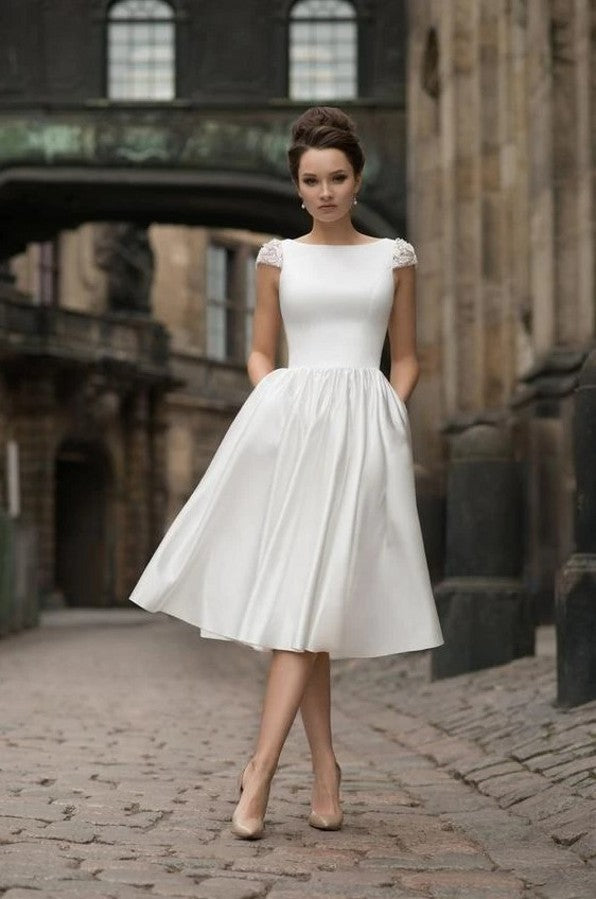 Ballbella offers High neck White Knee-length Short Homecoming Dress for summer time at a cheap price from Lace to A-line Tea-length hem. Gorgeous yet affordable Short Sleeves Prom Dresses