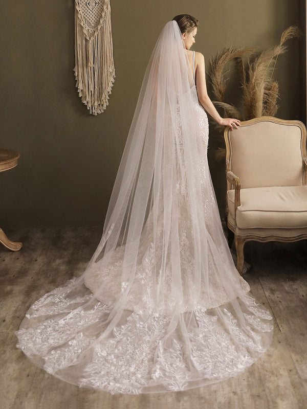 https://www.ballbella.com/cdn/shop/files/ivory-one-tier-tulle-lace-applique-edge-waterfall-long-wedding-veil-wedding-veils_600x.jpg?v=1701983024