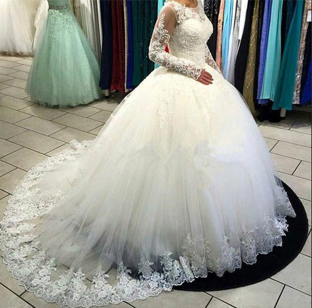 Ballbella custom made this popular bridal gowns in high quality at factory price, we sell dresses online all ove the world. Also, extra discounts are offered to our customs. We will try our best to satisfy everyoneone a