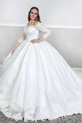 Ballbella offers Long Sleevess Lace Square neck puffy Ball gown Court train White Wedding Dresses online at an affordable price from Tulle,Lace to Ball Gown,Princess skirts. Shop for Amazing Long Sleeves collections for your bridal party.