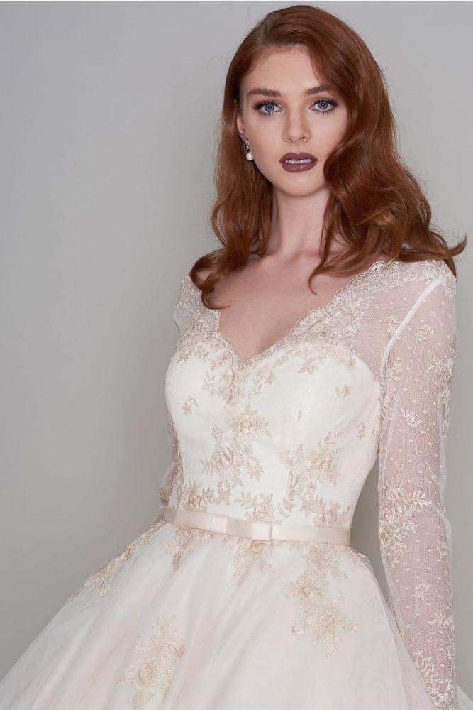 Long Sleevess V neck Ivory Short Lace Summer Wedding Dress-Ballbella
