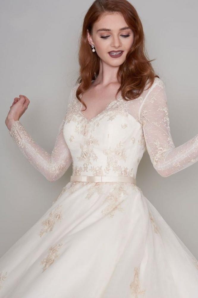 Long Sleevess V neck Ivory Short Lace Summer Wedding Dress-Ballbella