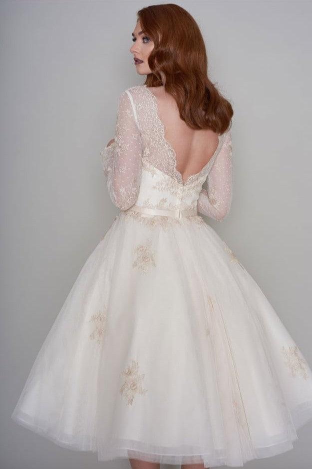 Long Sleevess V neck Ivory Short Lace Summer Wedding Dress-Ballbella