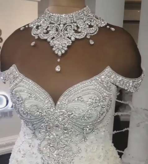 Do not know where to get your wedding dress for big day? Check out this Luxurious Off-the-Shoulder Mermaid Wedding Dresses at ballbella, fast delivery worldwide.