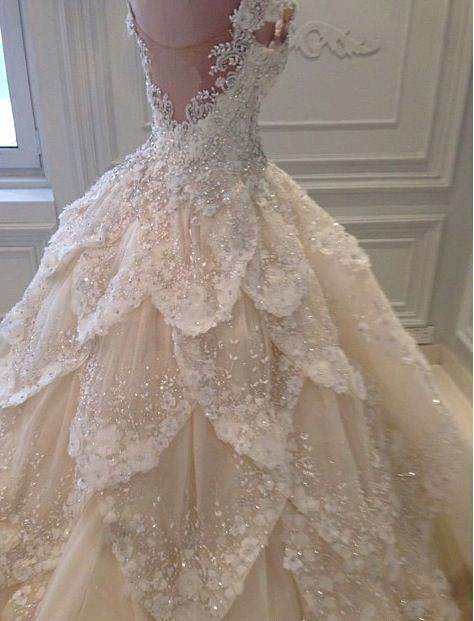 Ballbella custom made this luxurious bridal gowns in high quality at factory price, we sell dresses online all ove the world. Also, extra discounts are offered to our customs. We will try our best to satisfy everyoneo