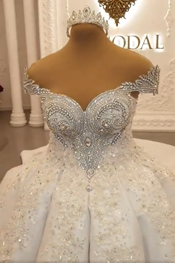 Ballbella offers Luxurious Sparkle Beaded Ball Gown Extreme Train Wedding Dress online at an affordable price from Satin,Tulle to Floor-length skirts. Shop for Amazing Sleeveless wedding collections for your big day.