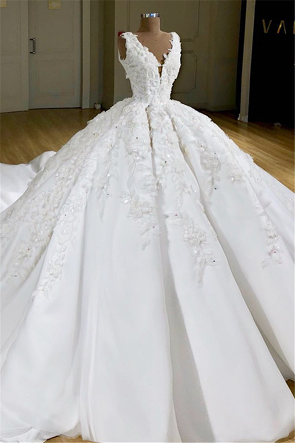 Do not know where to get a perfect dress for your big day? We meet all your need with this Luxurious V-Neck Appliques Princess Ball Gown Delicate Wedding Dress.