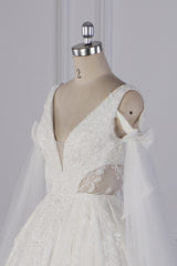 Luxury V-Neck Beadings Wedding Dress Tulle Sleeveless Sequined Bridal Gowns-Ballbella