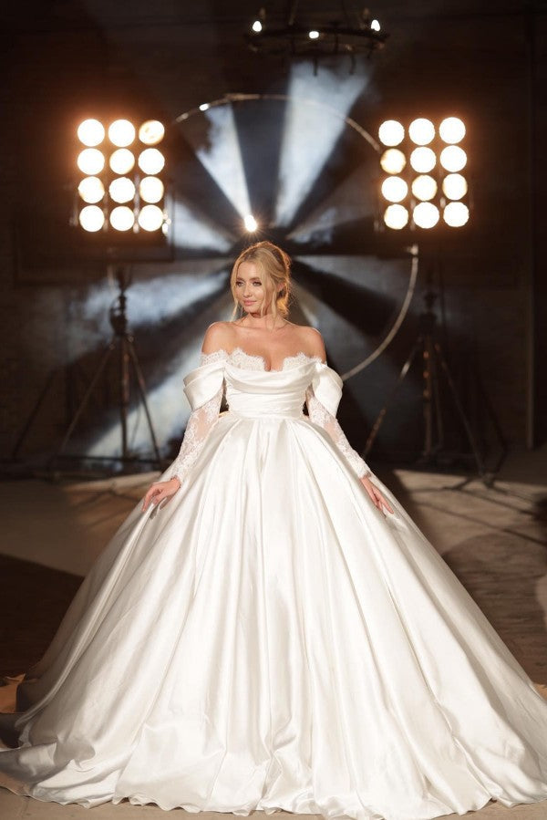 Modern Long Long Off-the-Shoulder Princess Lace Wedding Dresses Online With Long Sleevess-Ballbella