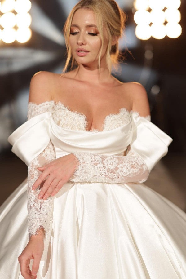 Modern Long Long Off-the-Shoulder Princess Lace Wedding Dresses Online With Long Sleevess-Ballbella
