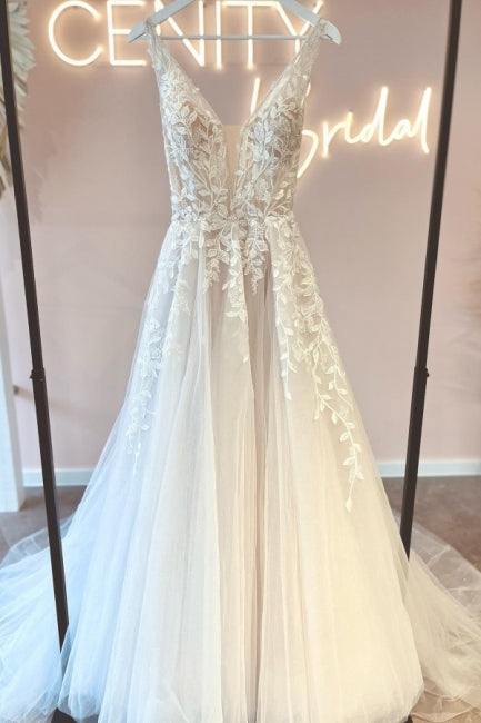 Modern Long V-Neck Sleeveless Lace Wedding Dresses Online-Ballbella