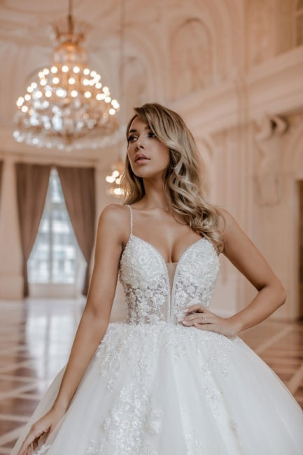 Modern Spaghetti-Straps Sleeveless Ball Gown Lace Wedding Dresses Online-Ballbella