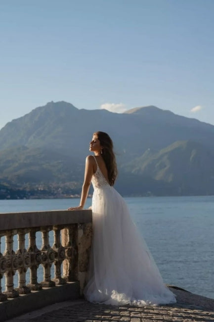 Modern Spaghetti-Straps Sleeveless Long Lace Wedding Dresses Online-Ballbella