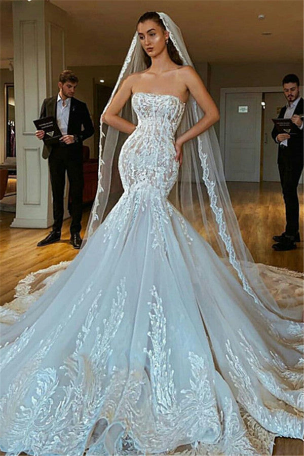 Inspired by this wedding dress at ballbella.com,Mermaid style, and Amazing Lace work? We meet all your need with this Classic Modern Strapless Mermaid Puffy Appliques Bridal Bridal Gowns.