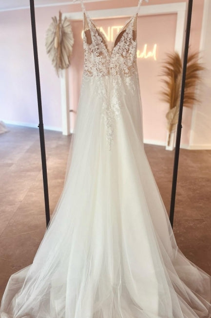 Modern Sweetheart Long V-Neck Sleeveless Lace Wedding Dresses Online-Ballbella