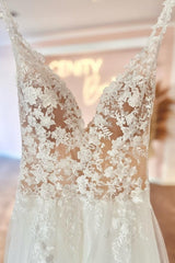 Modern Sweetheart Long V-Neck Sleeveless Lace Wedding Dresses Online-Ballbella