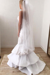 Ballbella.com supplies you Modern Sweetheart White Lace Appliques Mermaid Ruffless Long Wedding Dress at a price from Lace to Mermaid hem. Fast delivery worldwide. 
