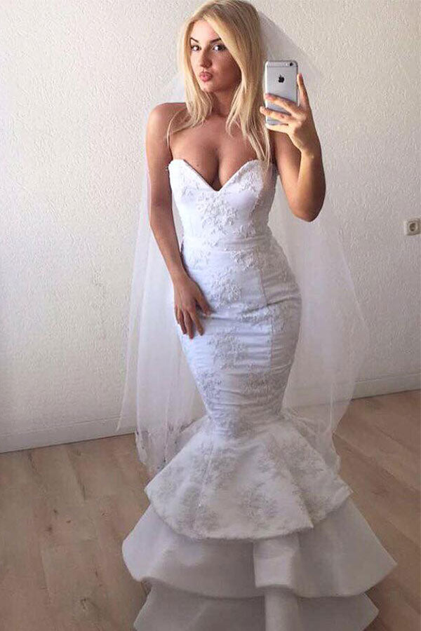 Ballbella.com supplies you Modern Sweetheart White Lace Appliques Mermaid Ruffless Long Wedding Dress at a price from Lace to Mermaid hem. Fast delivery worldwide. 