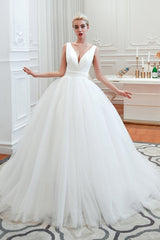 Modern V neck sleeveless White Princess Spring Wedding Dress-Ballbella