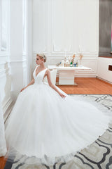 Modern V neck sleeveless White Princess Spring Wedding Dress-Ballbella