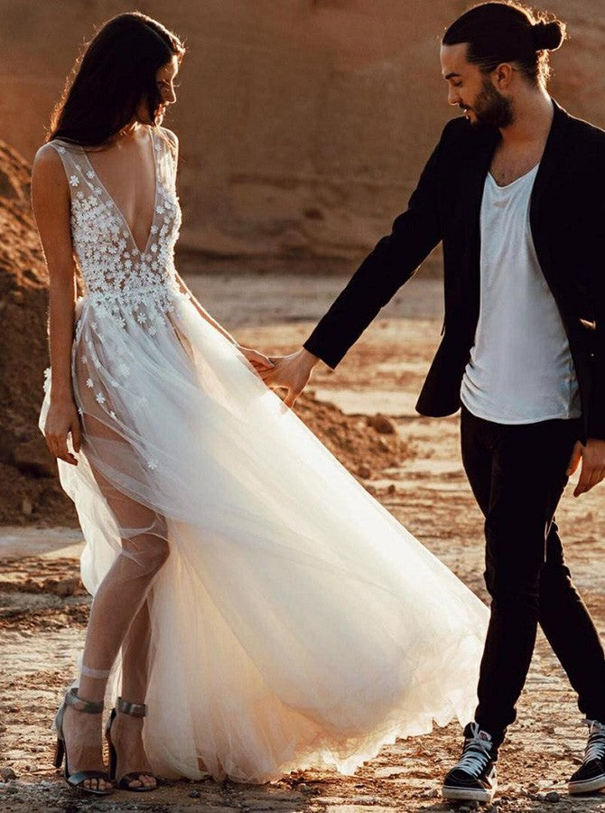 Inspired by this wedding dress at ballbella.com,Princess style, and Amazing Appliques work? We meet all your need with this Classic Modern V-Neck Tulle Lace Appliques Sleeveless Wedding Reception Dress.