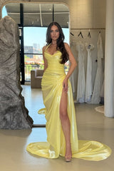 Modern Yellow Sweetheart Halter Prom Dresses Sweep Train Sleeveless With High Slit Pleats-Ballbella