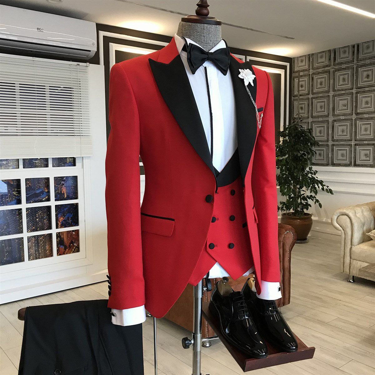 Red 3-Pieces Black Peaked Lapel Prom Suits For Men Red 3-Pieces Black Peaked Lapel Prom Suits For Men