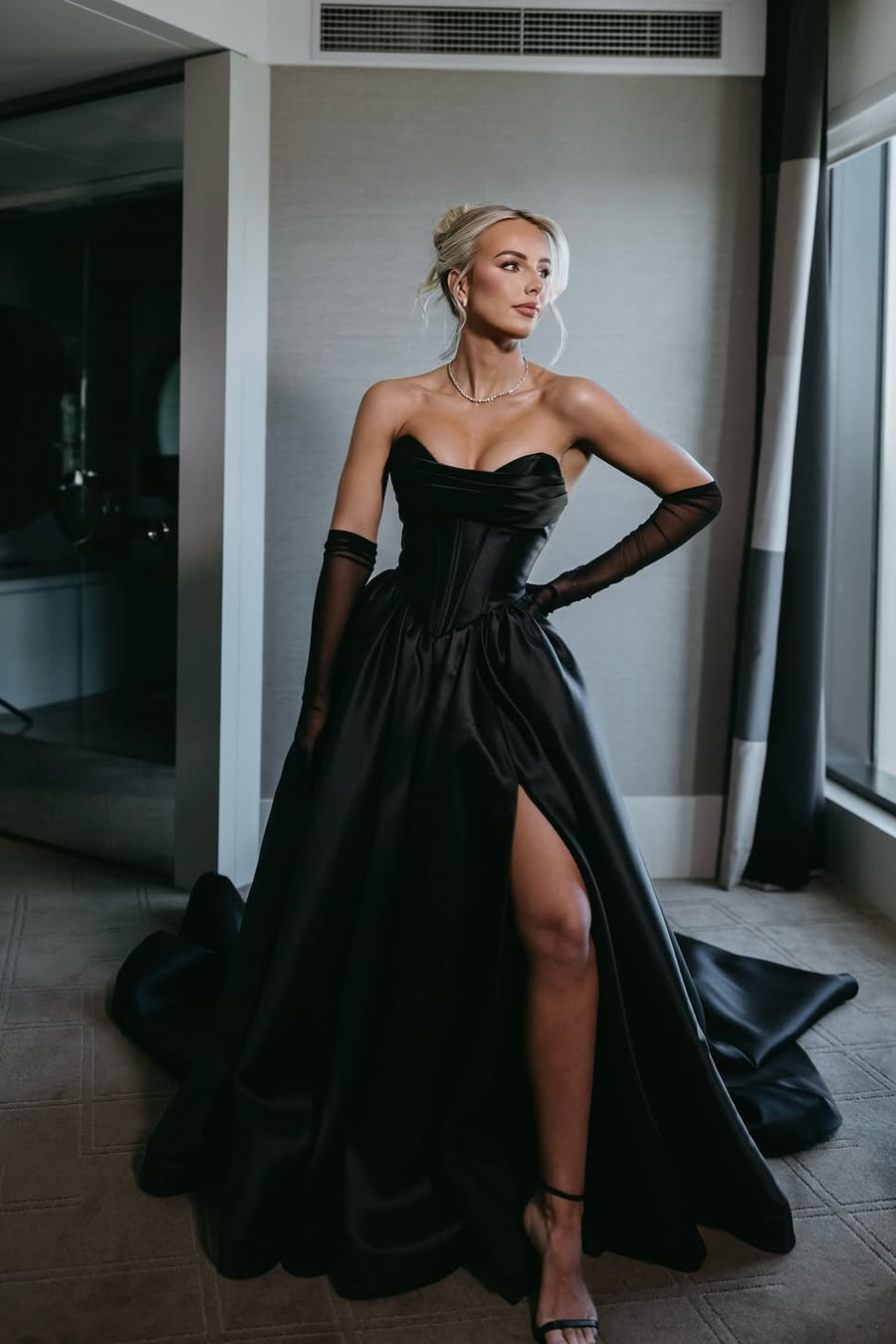 Romantic Black Strapless Sleeveless Satin Prom Dresses A-Line High Split with Gloves