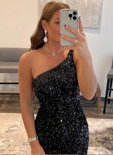 Sheath/Column One-Shoulder Sleeveless Sequined Short/Mini Homecoming Dresses With Sequins-Ballbella