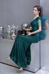 Ballbella offers Shining Sequined Emerald Green Mermaid Cap sleeve Long Prom Party Gowns at a cheap price from Prom Dresses, Evening Dresses, Homecoming Dresses, Quinceanera dresses collection. Free Fast shipping on affordable Prom Dresses, Evening Dresses, Homecoming Dresses, Quinceanera dresses On Sale.