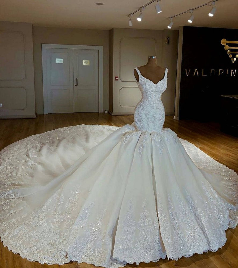 Wondering what to wear in your big day, come to ballbella check out this lace wedding dress, fast delivery worldwide.