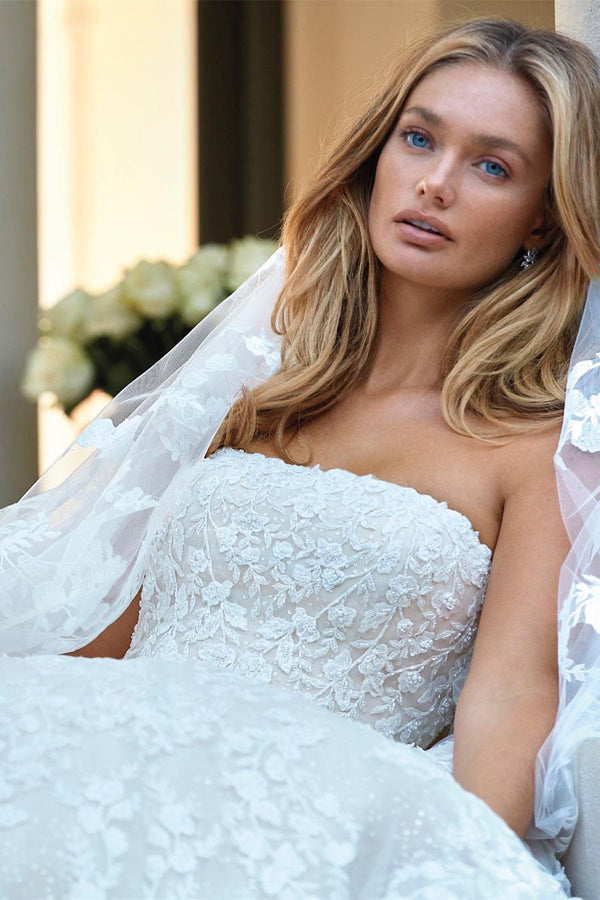 Stunning Princess Sleeveless Appliques Wedding Dresses Lace Appliques-Ballbella