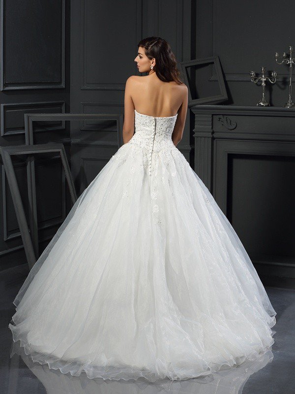 This Sweetheart Beading Ball Gown Sleeveless Long Tulle Wedding Dresses at ballbella at ballbella.com, this dress will make your guests say wow. The Strapless,Sweetheart bodice is thoughtfully lined, and the skirt with Beading to provide the airy.