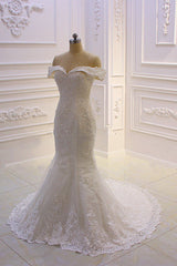 Sweetheart Lace Appliques Off the Shoulder Detachable Train Wedding Dress-Ballbella