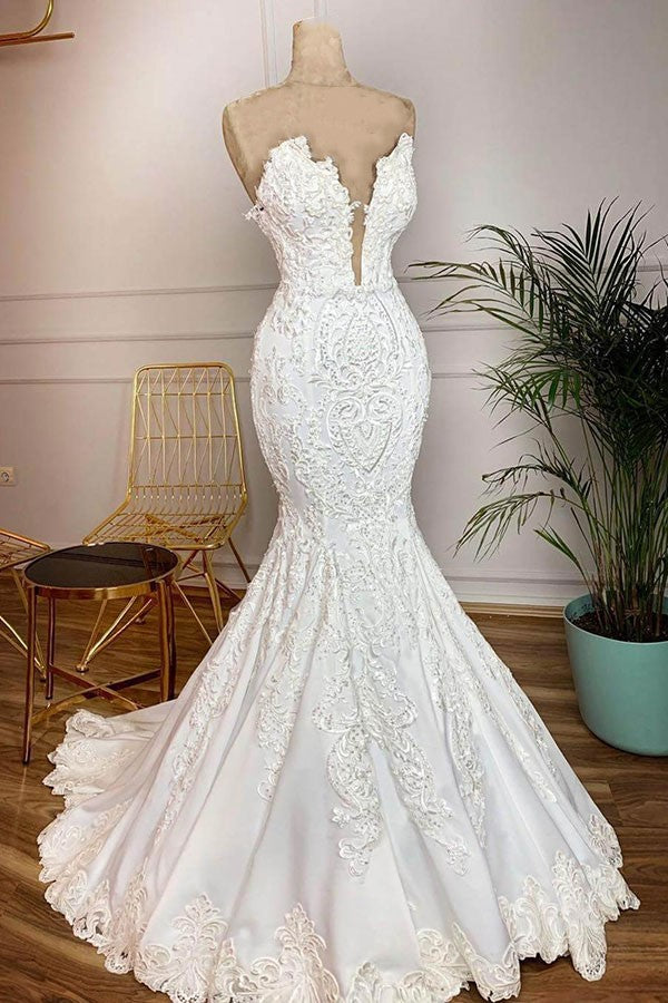 Sweetheart Plugging V neck Mermaid White Bridal Gowns in Real Model with Lace Train-Ballbella