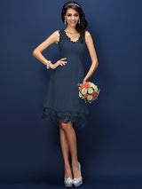 V-Neck Elegant Lace Sleeveless Short Bridesmaid Dresses-Ballbella