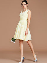 V-Neck Elegant Sleeveless Sash/Ribbon/Belt Short/Mini Chiffon Bridesmaid Dresses-Ballbella