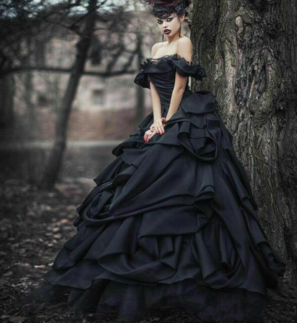 Looking for a perfect dress online? We meet all your need with this Classic Vintage Black princess wedding dresses with Luxurious Ruffless at factory price.