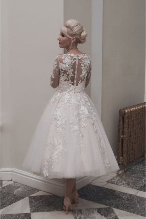 Ballbella offers Vintage Ivory Long Sleevess Lace appliques Short Wedding Dress at factory price.High quality promised, fast delivery worldwide.