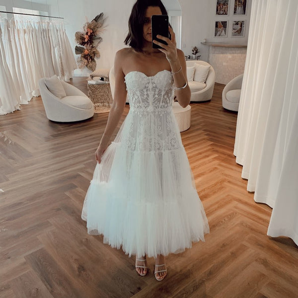 Ballbella offers Vintage White Strapless Short Summer Tulle Wedding Dress at factory price from White,Ivory,Champagne,Black, Lace to A-line hem. All sold at reasonable price