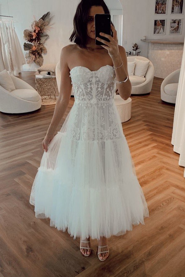 Ballbella offers Vintage White Strapless Short Summer Tulle Wedding Dress at factory price from White,Ivory,Champagne,Black, Lace to A-line hem. All sold at reasonable price