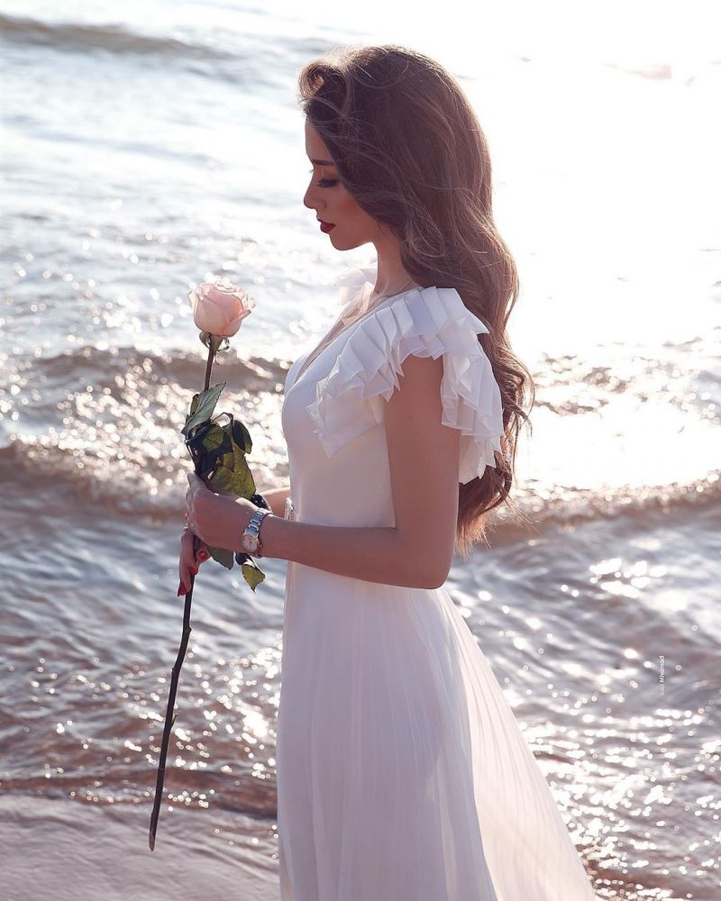 Ballbella offers White Chiffon Ruffless Sleeves V-neck Summer Beach Wedding Dress at factory price from White,Ivory,Champagne,Black, 100D Chiffon to A-line Floor-length hem. All sold at reasonable price
