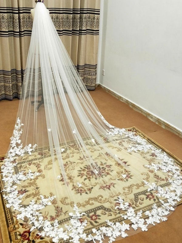 https://www.ballbella.com/cdn/shop/files/white-lace-appliques-wedding-veils-one-tier-tulle-waterfall-bridal-veils-wedding-veils-2_600x.jpg?v=1701982849